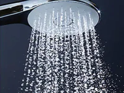 大粒の水滴が心地よい超節水シャワー