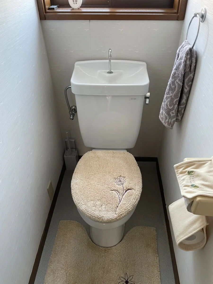 設備の更新で、すっきりとした清潔感のあるトイレ空間へ