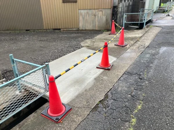 【弥富市】乗り入れ工事｜駐車場の乗り入れを拡張し、粉砕石敷きで使いやすく整備