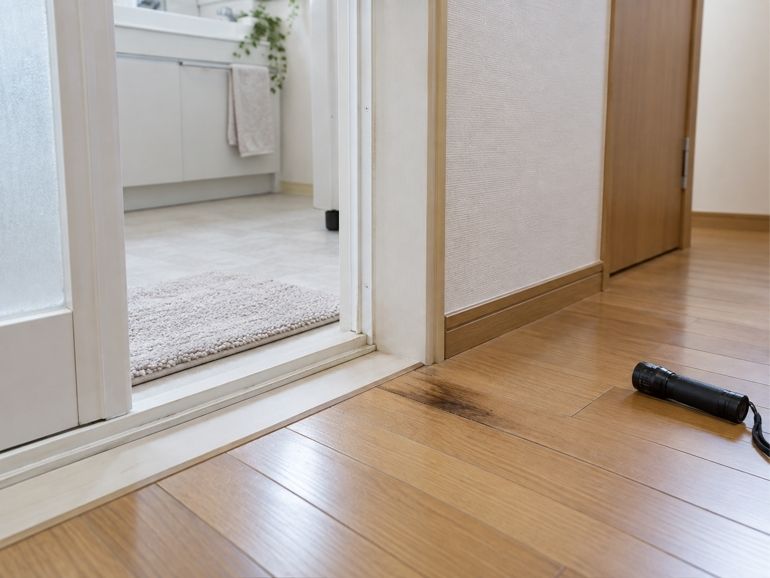 床が沈む場所と広がりから調査の手掛かりを整理する